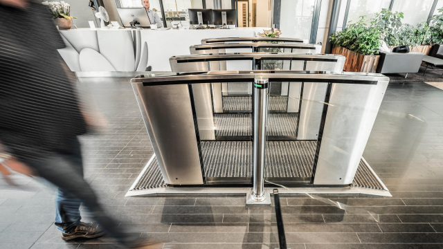 Winglock Swing Bidirectional Access Gate | Boon Edam USA